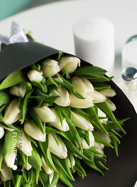 Букет из 25 тюльпанов "Арктик" Black