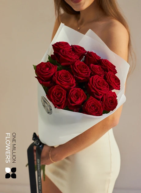 картинка Букет из 15 "Рэд Наоми" White от магазина Одежда+